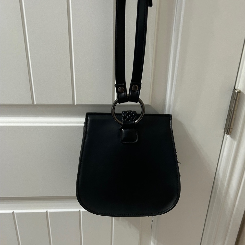Elegant Black Crossbody Bag with Tassel - Picture 4 of 6